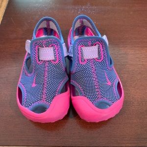 Nike nonmarking water shoes